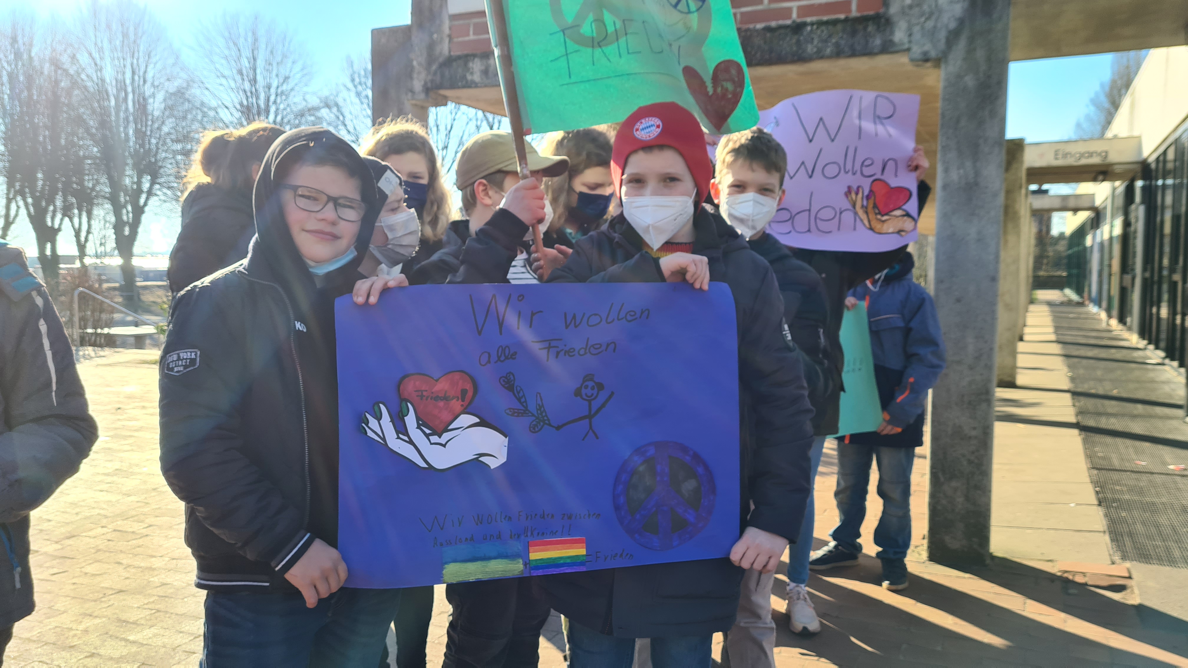 Friedensmarsch blaues Plakat Jungs