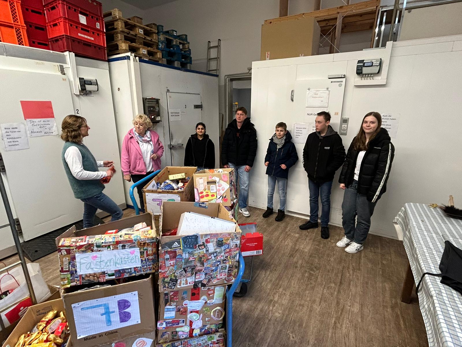 Übergabe Tafel mit Annette